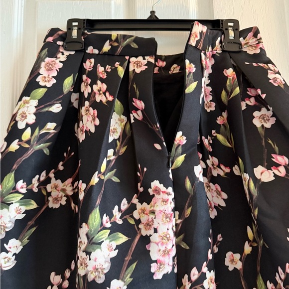 Alya Black and Pink Pleated Midi Skirt Size Large Floral Boho Cottage Classic - Picture 2 of 6